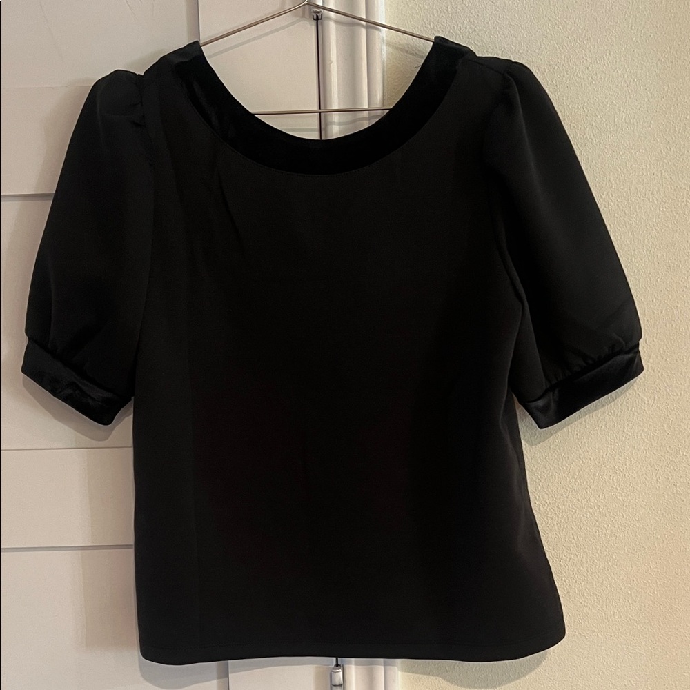 Cupio Black Short Sleeve Blouse Bow on the Back & Velvet Trim Size Large NWT